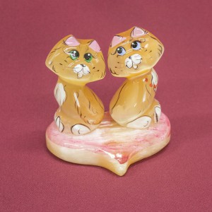 Сувенир из селенита "кошки LOVE" - Кунгурский сувенир - доставка по России. Заказать сейчас!